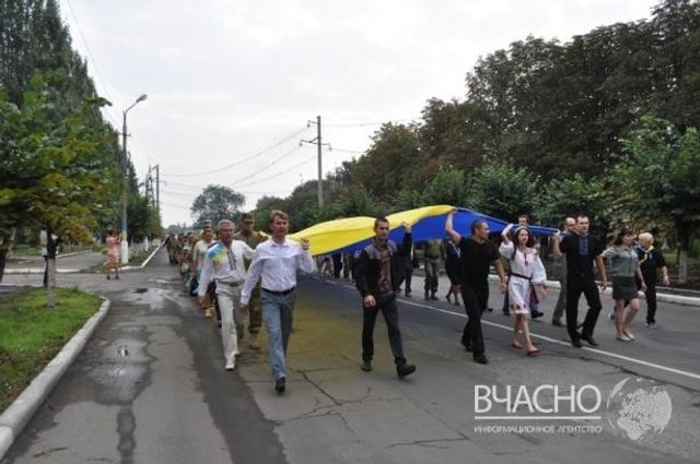 Як в Україні відзначили День прапора: фоторепортаж - фото 190903