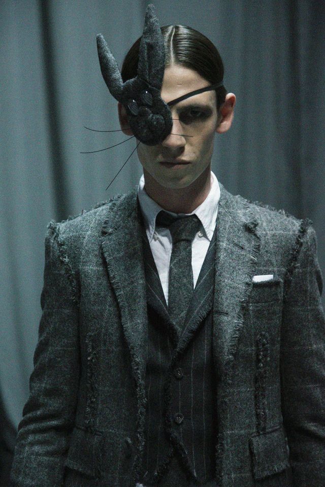 Новий тренд: "Діловий" костюм для тих, хто готовий вести переговори з акулами - фото 187899