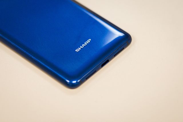 Sharp Aquos S2 офіційно представлено: що відомо про новий безрамковий смартфон - фото 187130