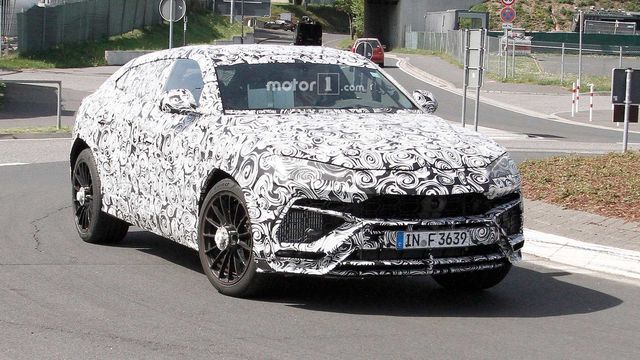 Ефектний Lamborghini Urus на тест-драйві: шпигунські кадри - фото 188023