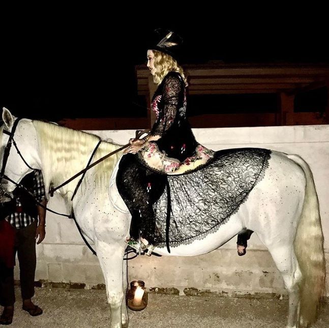 Як знаменита Мадонна відсвяткувала свій день народження - фото 1