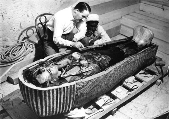 У мережі показали справжнє ліжко Тутанхамона - фото 186235