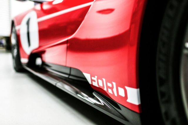 Ford показав особливу версію суперкара GT - фото 188740