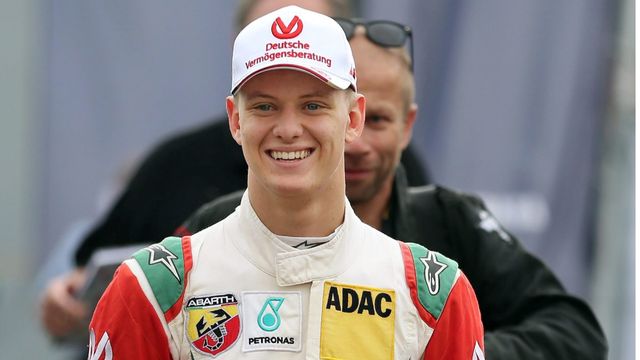 Мік Шумахер проїхав на чемпіонському боліді свого батька - фото 188231