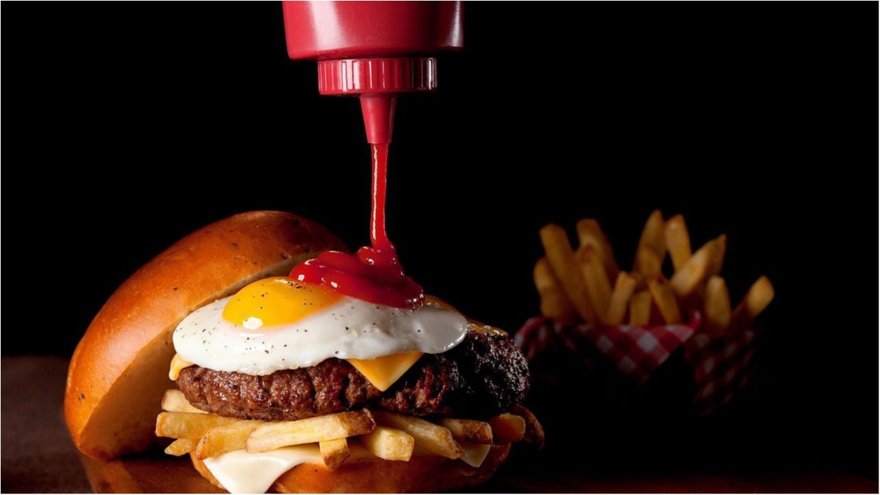 Чому ми швидко засинаємо після смачної вечері?