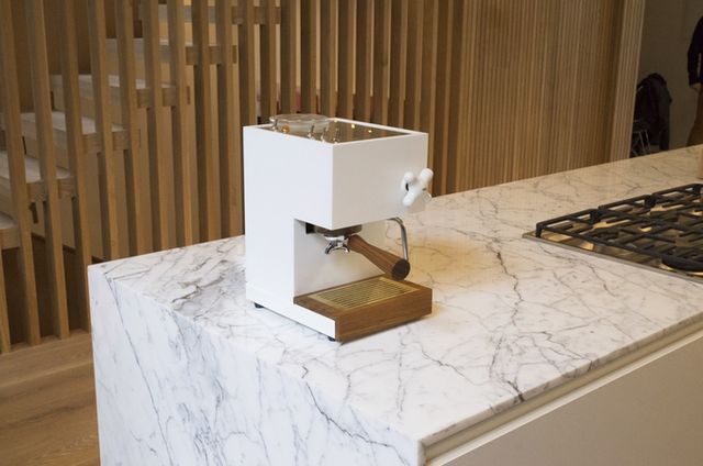 Американці створили унікальну кавову машину з будматеріалів - фото 191180