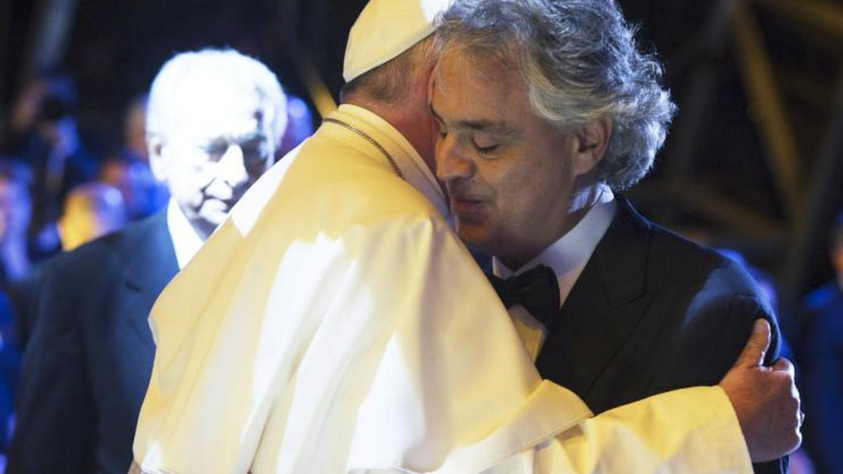 Папа Франциск і Андреа Бочеллі - фото 1