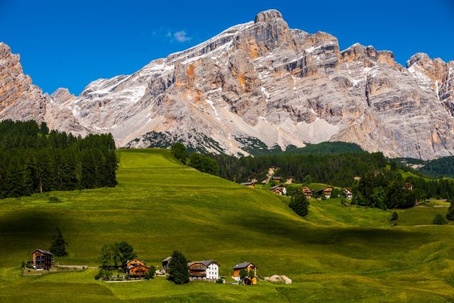 Доломітові Альпи у різну пору року: вражаючі фото - фото 189748