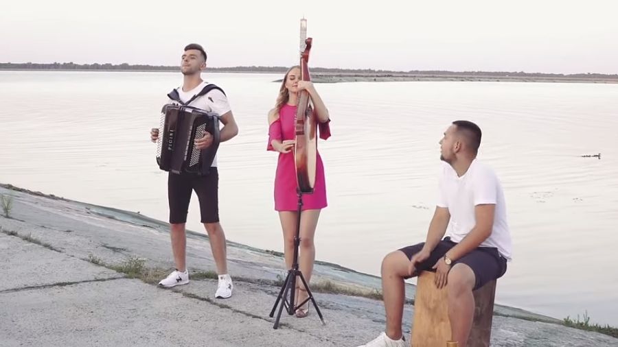 "Despasito" на бандурі: українці представили неймовірну версію головного хіта року