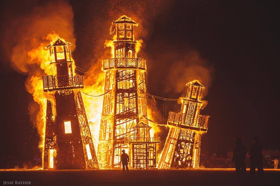 На фестивалі Burning Man в США спалять ціле місто: вражаючі фото