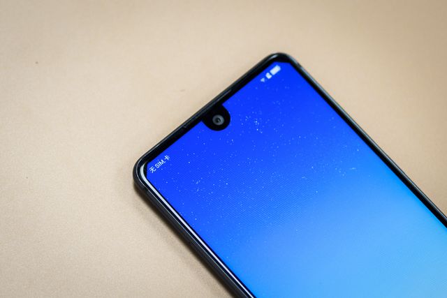 Sharp Aquos S2 офіційно представлено: що відомо про новий безрамковий смартфон - фото 187138