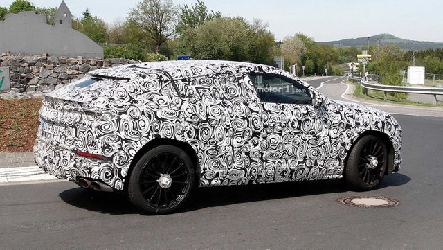 Ефектний Lamborghini Urus на тест-драйві: шпигунські кадри - фото 188024