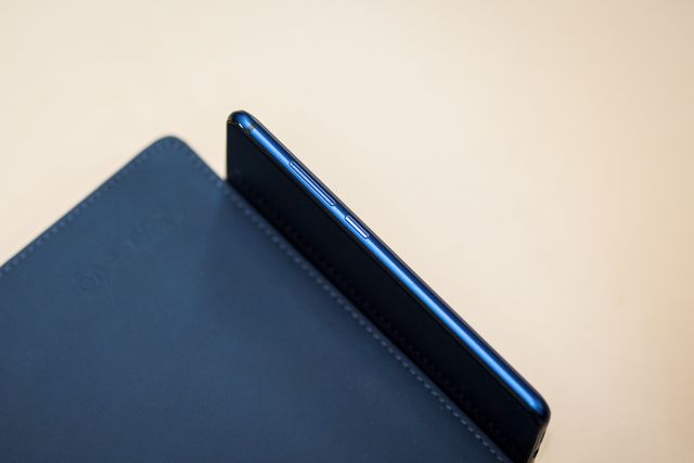 Sharp Aquos S2 офіційно представлено: що відомо про новий безрамковий смартфон - фото 187131