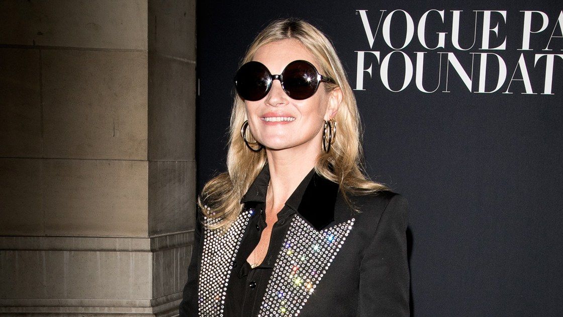 43-річна Кейт Мосс знялася топлес у вертольоті: відверті фото (18+)