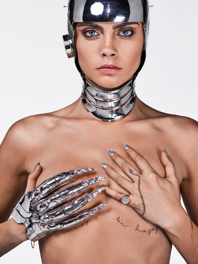 Напівоголена Кара Делевінь знялася у пікантній фотосесії для глянцю: фото (18+) - фото 186900