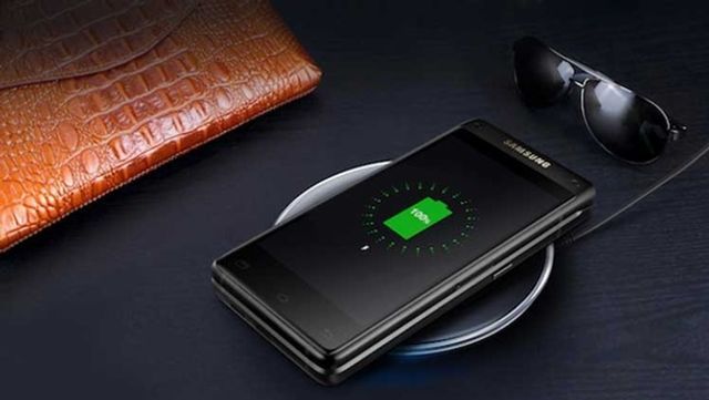 Samsung представила в Китаї смартфон, який розкладається - фото 186308