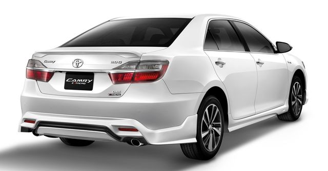 Toyota представила спортивну версію популярної Camry - фото 186637