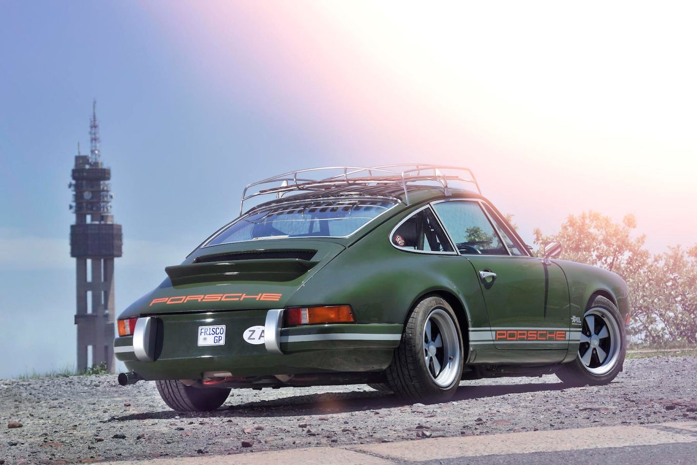 Чемпіон Ле-Мана виїхав на трек на 49-річному Porsche