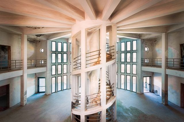 Як виглядають забуті та покинуті будівлі Італії - фото 188030