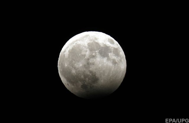 Як виглядає часткове місячне затемнення на Землі: дивовижні фото та відео - фото 186946