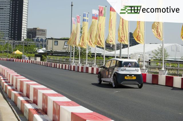 Як виглядає електромобіль з цукрового буряка та льону - фото 187663