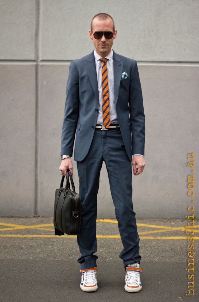 Гід по стилю. Строгий діловий костюм і спортивне взуття: практичні поради - фото 188374