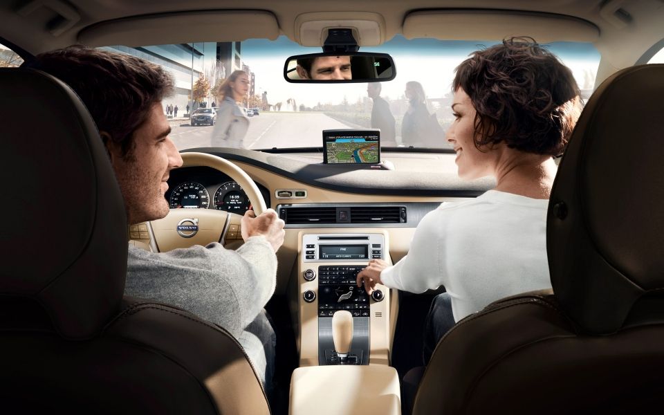 Чому завжди потрібно пристібатися на задньому сидінні авто