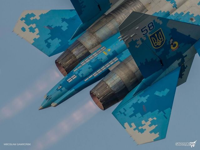 Як українські льотчики підкорювали Airshow-2017: ефектні фото - фото 192008
