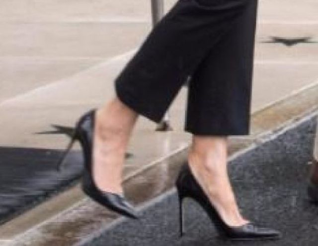 Меланія Трамп прилетіла в зону стихійного лиха на шпильках - фото 192167