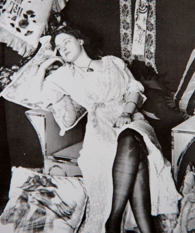 У мережі показали відверті фотографії жінок з американських борделів (18+) - фото 185620