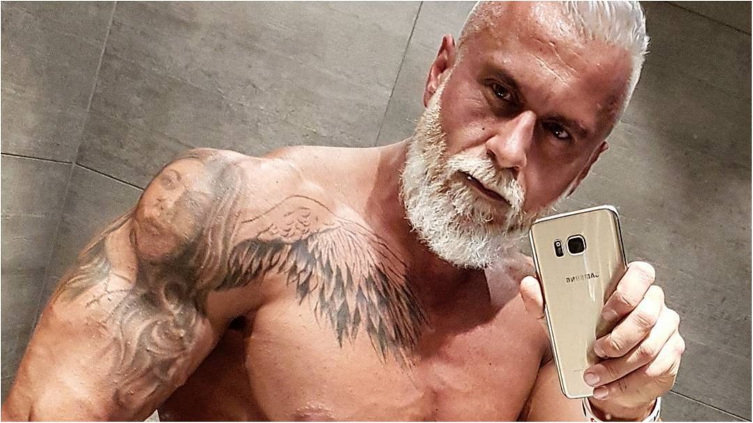 Як виглядає суперник "танцюючого мільйонера"