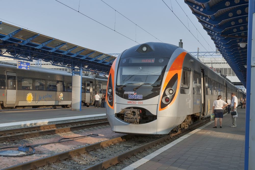 Укрзалізниця запустила новий поїзд до Польщі - фото 1