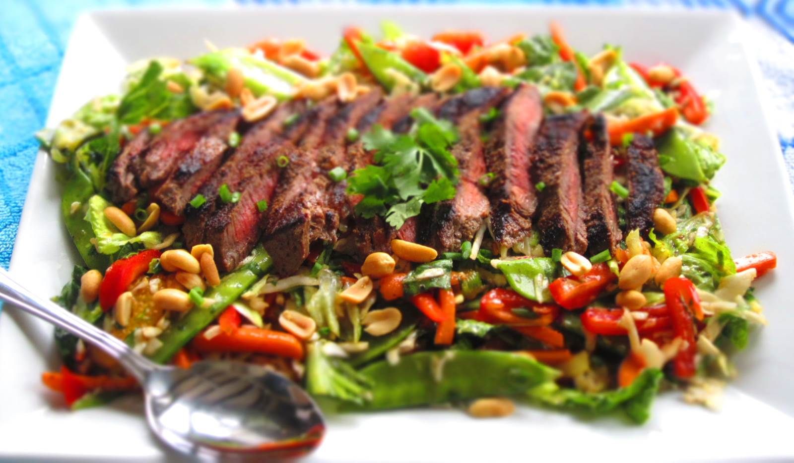 Справжня чоловіча страва: названо ідеальний салат для ваших м'язів