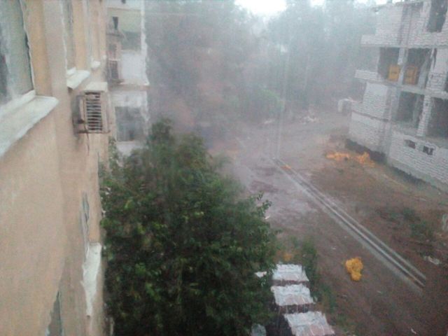 На Дніпро обрушилася буря з градом: з'явилися фото - фото 190689