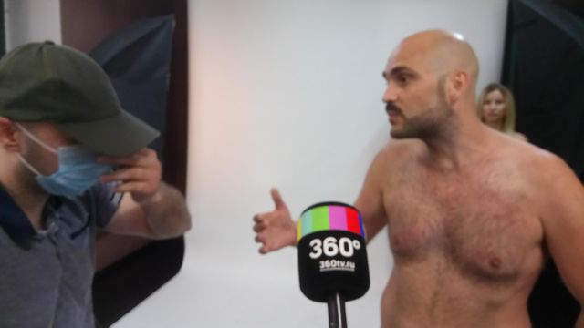 Російський пранкер оголеною фотосесією з кошенятами спровокував бійку - фото 187702