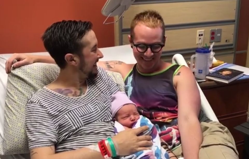 У США чоловік-трансгендер народив дитину: з'явилися фото