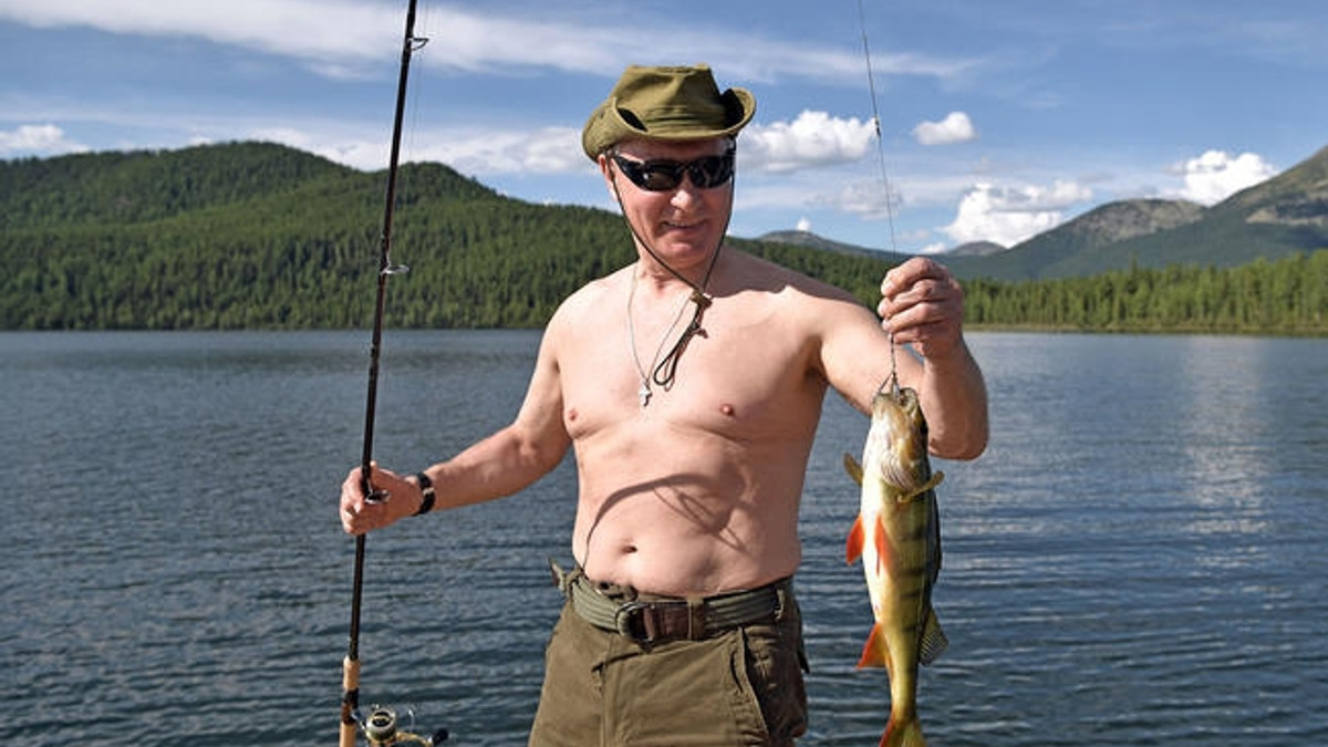 Головна новина в РФ: Путін спіймав щуку - фото 1