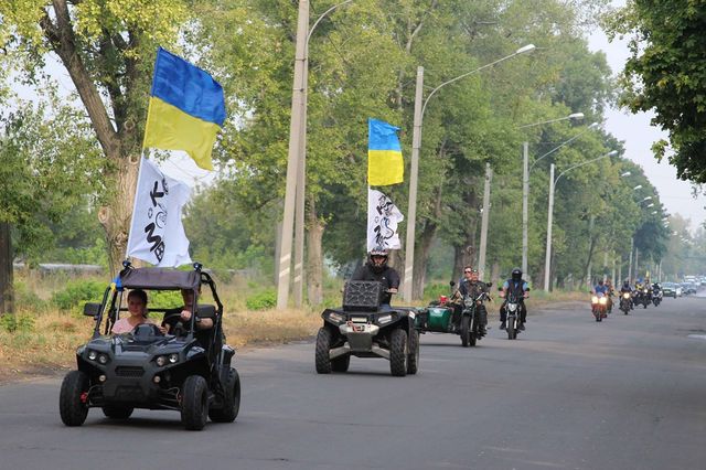 Як в Україні відзначили День прапора: фоторепортаж - фото 190909
