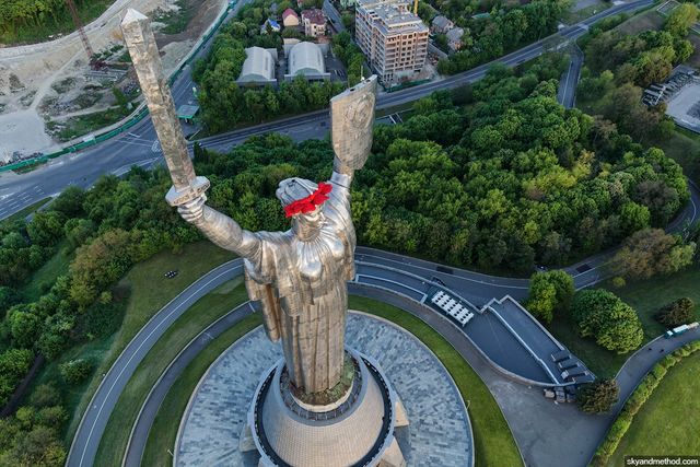 Статуя Батьківщини-Матері - фото 192563