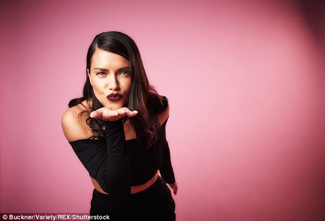 Ангел Victoria's Secret здивувала похмурим образом - фото 189190