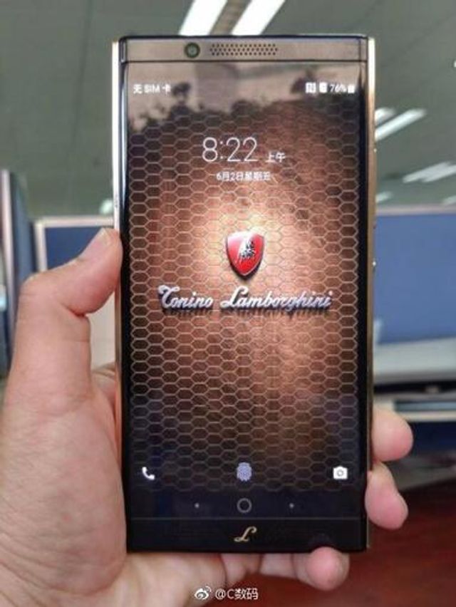Lamborghini випустила смартфон за кілька тисяч доларів - фото 190918