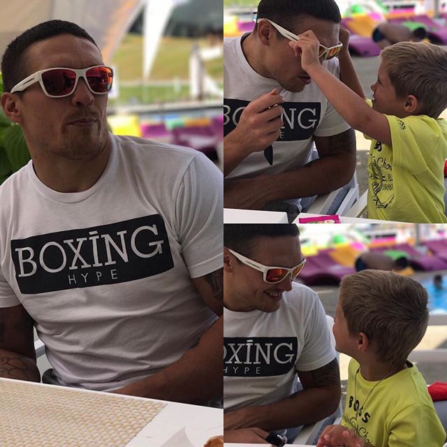 Усик веселиться з сином - фото 1