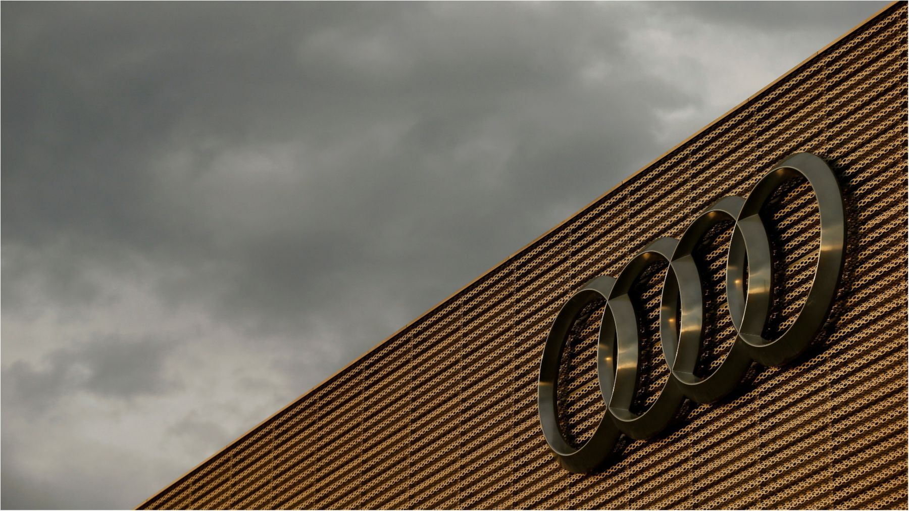 З'явилися зображення нового потужного крос-купе Audi Q1