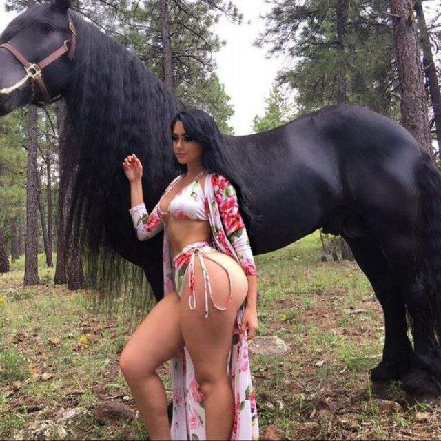 Ця дівчина стала зіркою Instagram завдяки своїм формам (фото 18+) - фото 190613