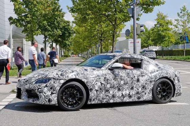 Японці вивели на випробування нову Toyota Supra - фото 188578