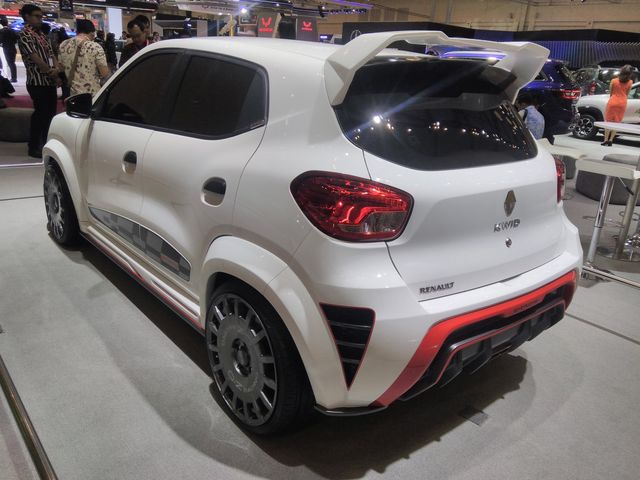 Renault випустила нову "екстремальну" модифікацію хечтбека Kwid - фото 187829