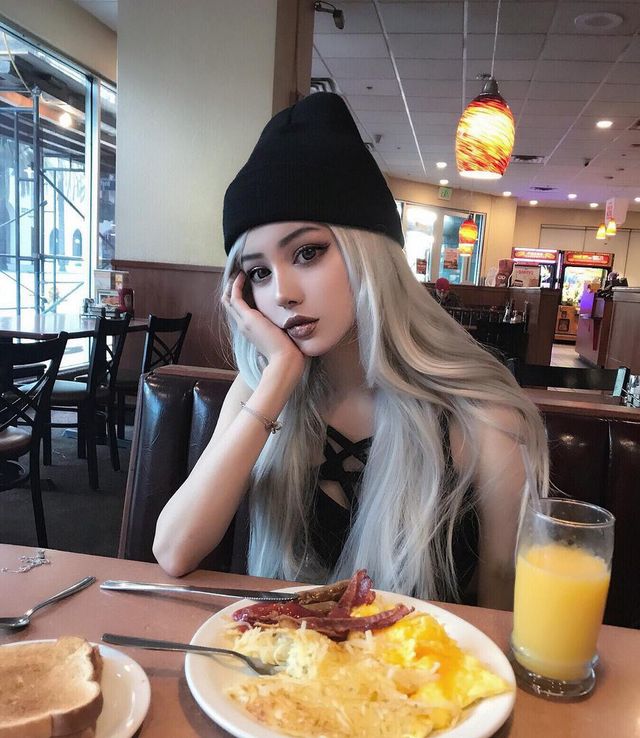 Китайська модель-лялька підірвала мережу - фото 187395