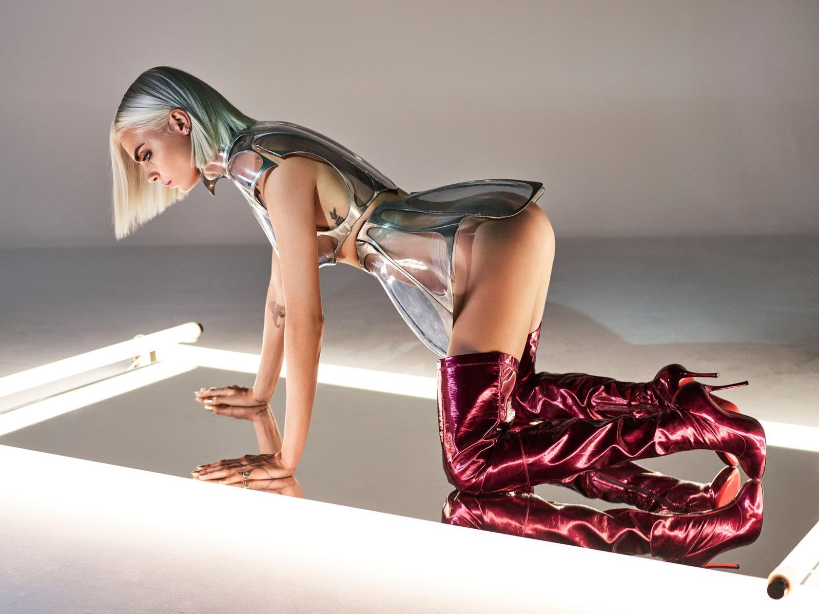 Напівоголена Кара Делевінь знялася у пікантній фотосесії для глянцю: фото (18+)