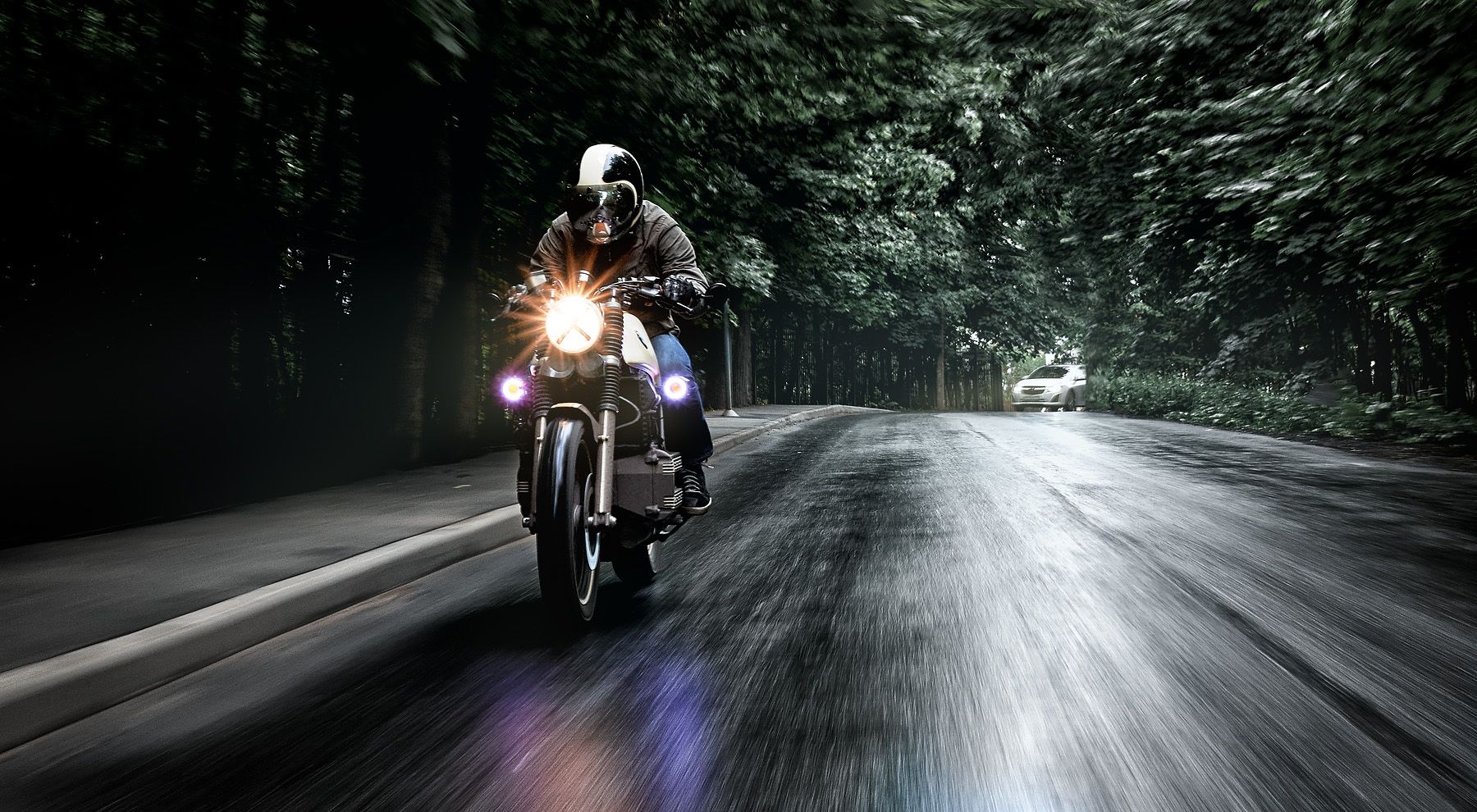 Байкер зняв на відео момент падіння з обриву