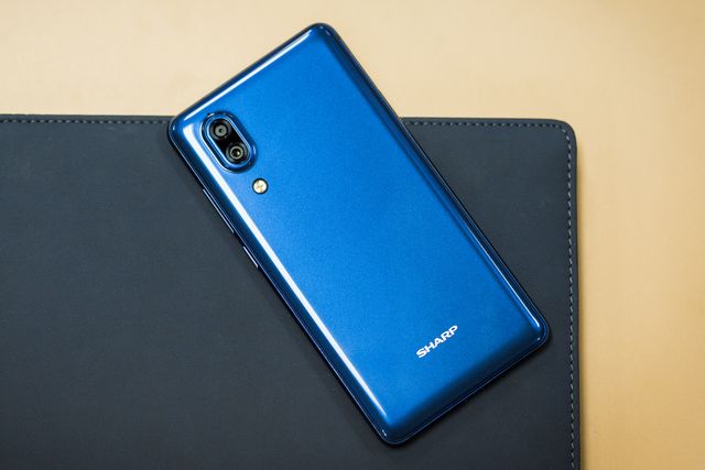 Sharp Aquos S2 офіційно представлено: що відомо про новий безрамковий смартфон - фото 187129